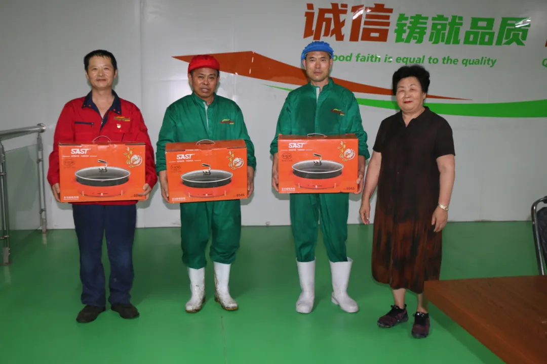 青岛蓝鲸直播食品有限公司八一建军节慰问活动